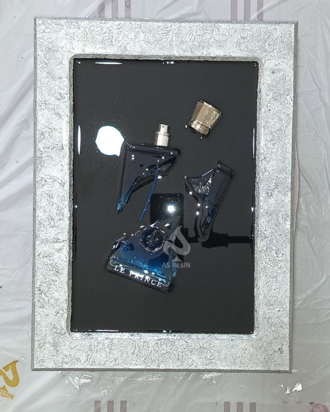 تابلوی عطر مردانه